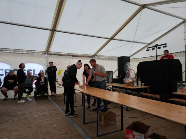 Opel-Fahrzeuge und Besucher bei den Opel Days 2024 in Garrel