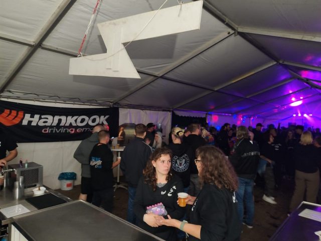 Opel-Fahrzeuge und Besucher bei den Opel Days 2024 in Garrel