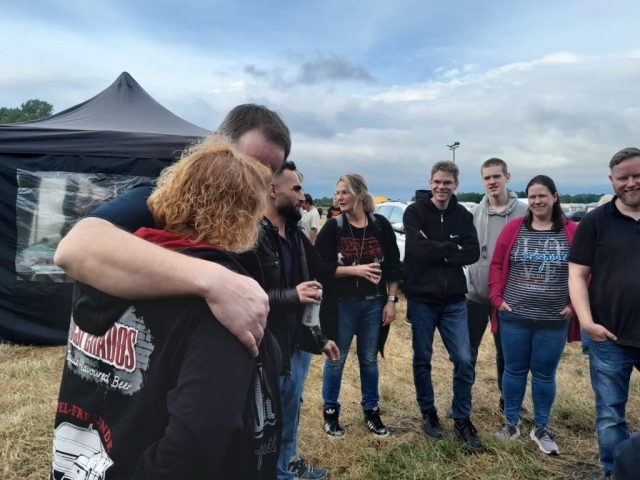 Opel-Fahrzeuge und Besucher bei den Opel Days 2024 in Garrel