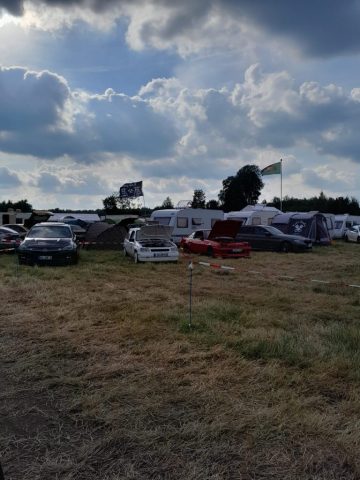 Opel-Fahrzeuge und Besucher bei den Opel Days 2024 in Garrel