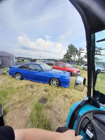 Blauer Opel am Stand bei den Opel Days 2024 in Garrel