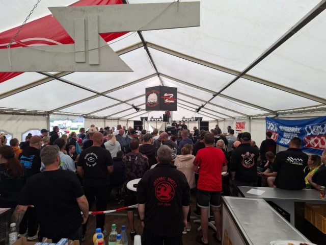 Volles Festzelt bei den Opel Days 2025 in Garrel