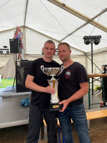 Gewinner mit Pokal bei den Opel Days 2025 in Garrel